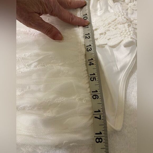 NWT Entro White Dress Embroidered Lace Overlay Crocheted Backless Babydoll - Picture 13 of 16